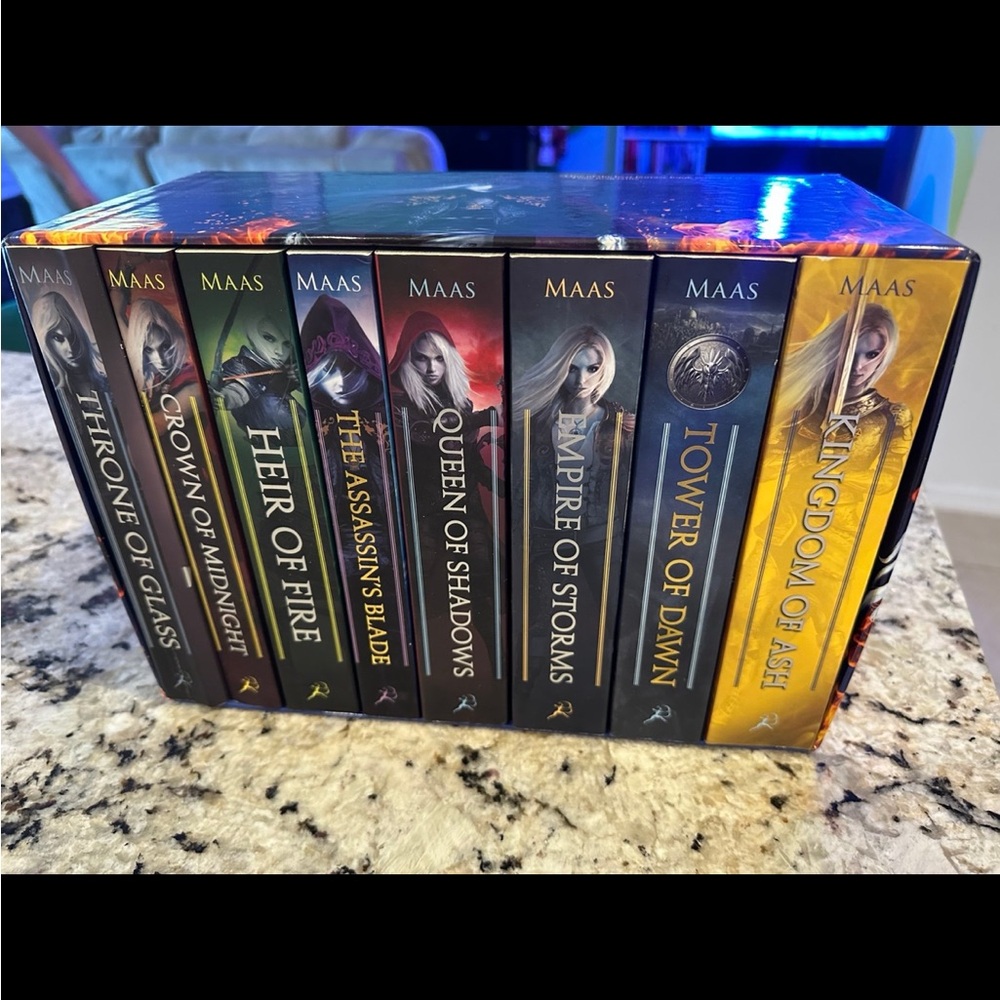 Throne of glass OOP Box set\Paperback
